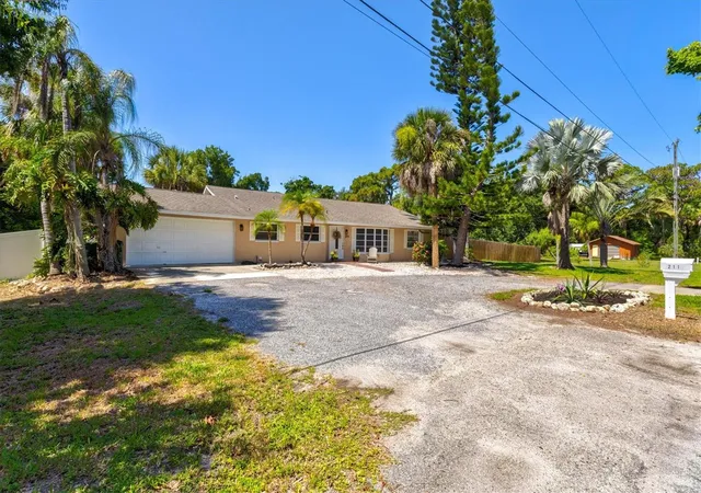 Homes for sale in Nokomis, FL | 211 Avenida De Bahia, Nokomis, FL 34275 | MLS# A4698076