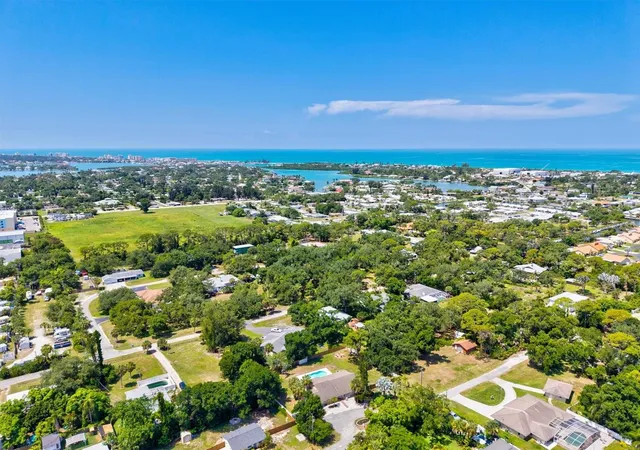 Homes for sale in Nokomis, FL | 211 Avenida De Bahia, Nokomis, FL 34275 | MLS# A4698076