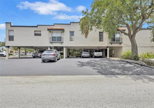 Homes for sale in Tampa, FL | 3232 S Macdill Avenue, Tampa, FL 33629 | Houzeo