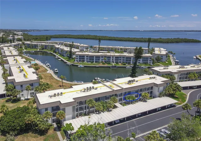Homes for sale in Longboat Key, FL | 4340 Falmouth Drive, Longboat Key, FL 34228 | Houzeo