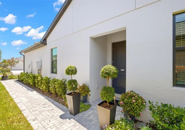 Photo 4 of House for sale at 5828 Windbreak Ct, Apollo Beach, FL 33572 | MLS# TB8523071 | Listing updated on 2026-10-06