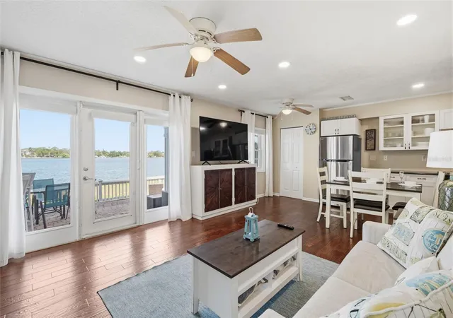 Photo 3 of Condo for sale at 5117 Salmon Dr Se #B, Saint Petersburg, FL 33705 | MLS# TB8523080 | Listing updated on 2026-08-31