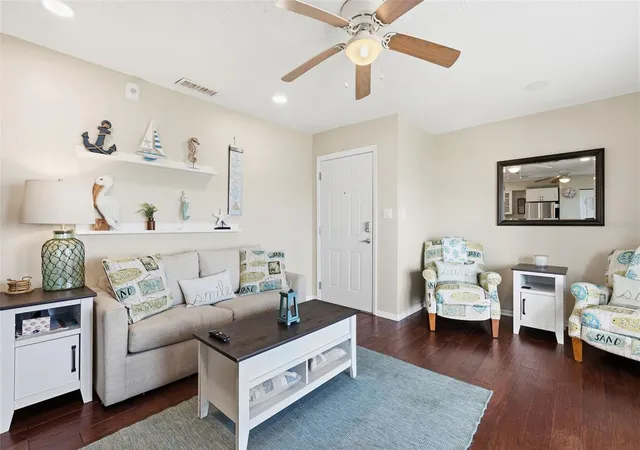 Listing Photo 5 - Condo for sale in building located at 5117 Salmon Dr Se, ST PETERSBURG, FL 33705 - Unit #B