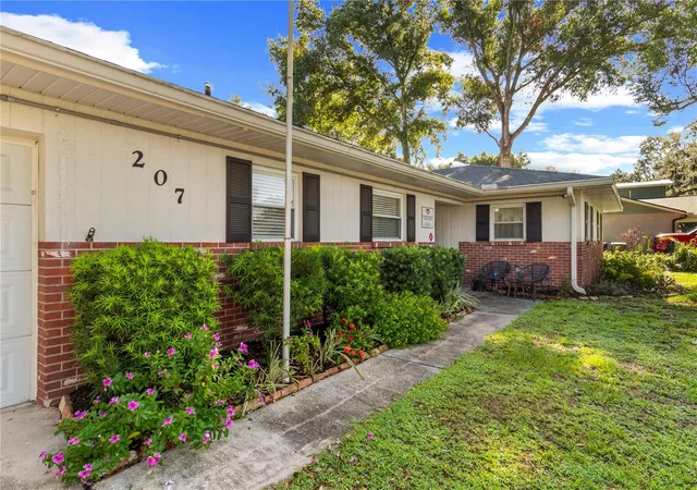 Photo 3 of Single family home for sale at 207 W Wheeler Rd, Seffner, FL 33584 | MLS# OM727344 | Listing updated on 2026-10-06