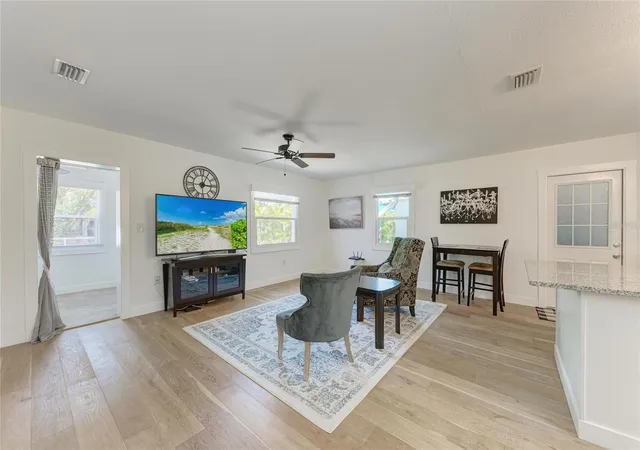5th image of 901 Oak St Sw, Ruskin, FL 33570 | MLS# A4698086