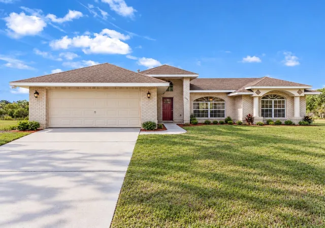 Photo 1 of Single family home for sale at 1005 Whispring Crk Way, Osteen, FL 32764 | MLS# O6419863 | Listing updated on 2026-10-08