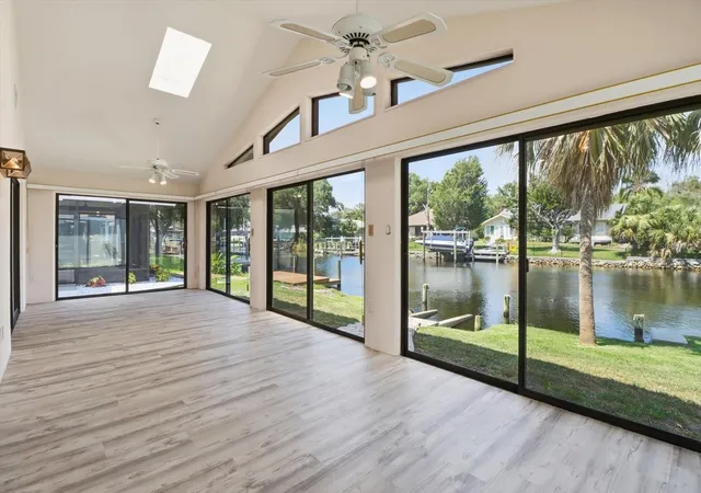 4th image of 11621 W Riverhaven Dr, Homosassa, FL 34448 | MLS# TB8523137