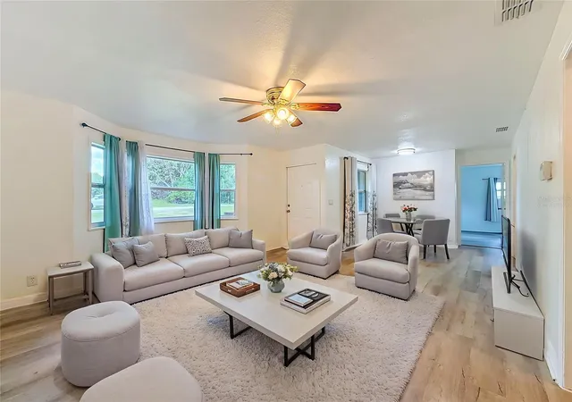 2nd image of 1926 Meadowridge Dr, Valrico, FL 33596 | MLS# TB8523139