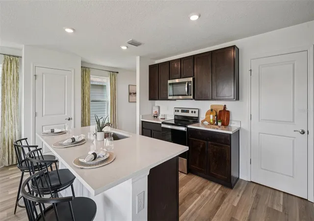 Photo 4 of Sale Pending at 9091 SW 47th Court, Ocala, FL 34476 | MLS# OM727358 | Listing updated on 2026-08-03