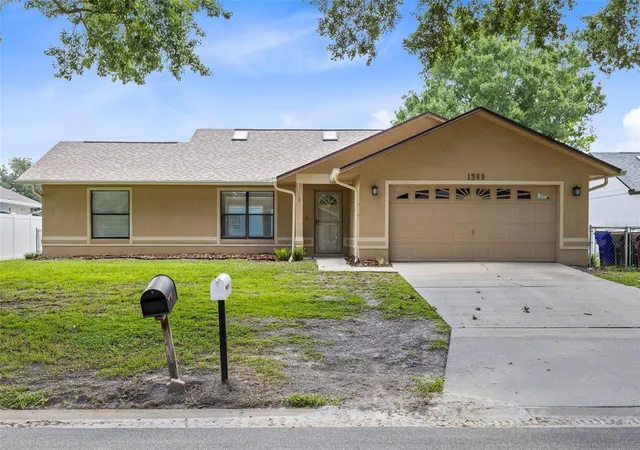 Photo 3 of Single family home for sale at 1369 Wood Lake Cir, St Cloud, FL 34772 | MLS# S5152508 | Listing updated on 2026-10-07