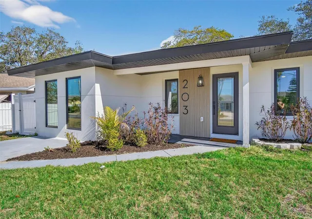 3rd image of 203 Driftwood Dr W, Palm Harbor, FL 34683 | MLS# TB8523151