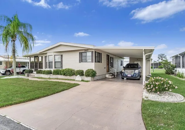 Homes for sale in Nokomis, FL | 307 Avenue Of Dukes, Nokomis, FL 34275 | MLS# A4698111