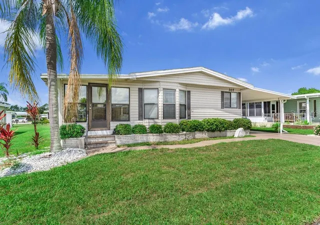 Homes for sale in Nokomis, FL | 307 Avenue Of Dukes, Nokomis, FL 34275 | MLS# A4698111