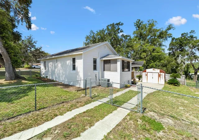 Photo 2 of Single family home for sale at 2000 South St, Leesburg, FL 34748 | MLS# G5114284 | Listing updated on 2026-09-16
