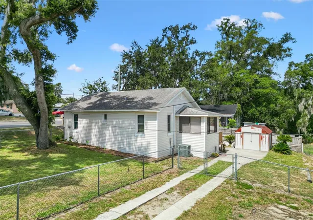 Photo 3 of Single family home for sale at 2000 South St, Leesburg, FL 34748 | MLS# G5114284 | Listing updated on 2026-09-16