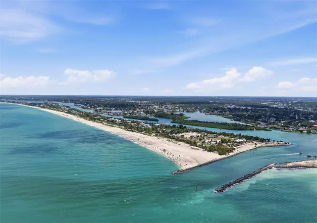 2nd image of 101 Louella Ln, NOKOMIS, FL 34275