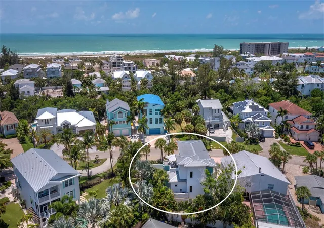 Photo 4 of Single family home for sale at 471 Island Cir, Sarasota, FL 34242 | MLS# A4698115 | Listing updated on 2026-07-06