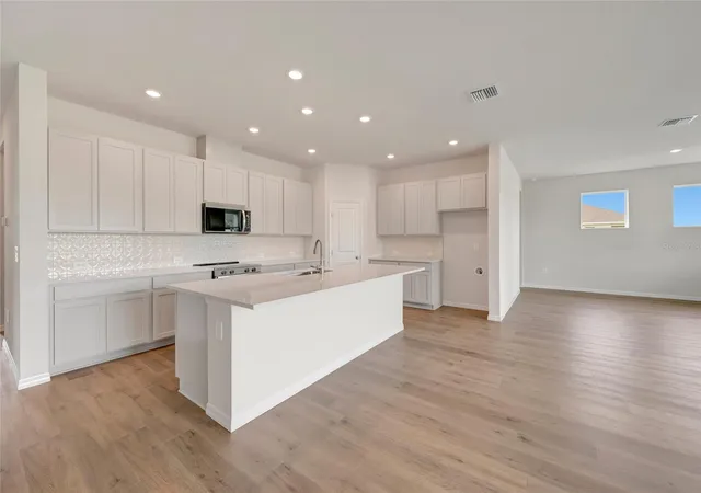 Photo 2 of Single family home for sale at 318 Stetson Rise Ct, Plant City, FL 33566 | MLS# TB8523167 | Listing updated on 2026-10-08