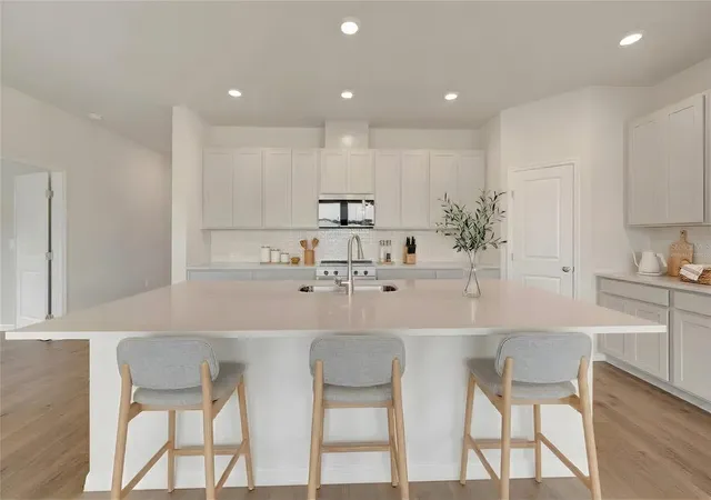 Photo 3 of Single family home for sale at 318 Stetson Rise Ct, Plant City, FL 33566 | MLS# TB8523167 | Listing updated on 2026-10-08