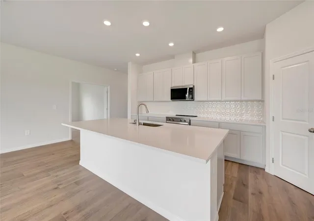 Photo 3 of Single family home for sale at 318 Stetson Rise Ct, Plant City, FL 33566 | MLS# TB8523167 | Listing updated on 2026-10-10