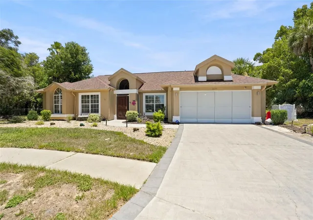 Photo 3 of Single family home for sale at 10296 Windsor Ct, Spring Hill, FL 34608 | MLS# W7887057 | Listing updated on 2026-08-27