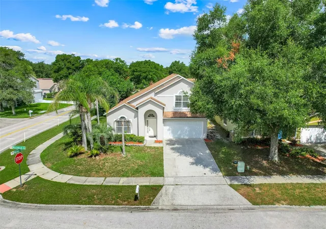 Homes for sale in Clermont, FL | 1324 Whitewood Way Way, Clermont, FL 34714 | MLS# G5114290