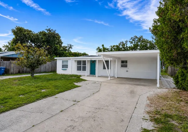 Photo 2 of Sale Pending at 4861 Bell Meade Dr, Sarasota, FL 34232 | MLS# A4698124 | Listing updated on 2026-08-21