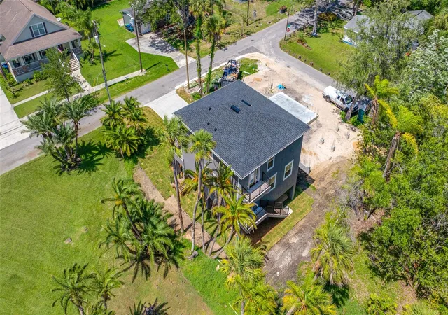 2nd image of 1004 W Henry Ave, Tampa, FL 33604 | MLS# TB8523207