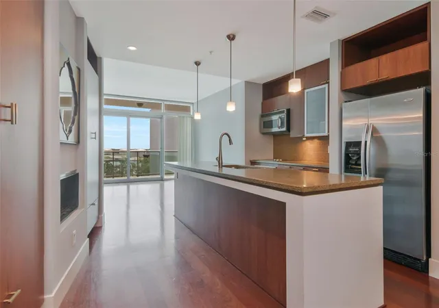 4th image of 111 N 12Th St #1608, Tampa, FL 33602 | MLS# TB8523231