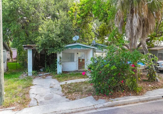 Photo 3 of Single family home for sale at 1679 24th Street, Sarasota, FL 34234 | MLS# O6419970 | Listing updated on 2026-08-07