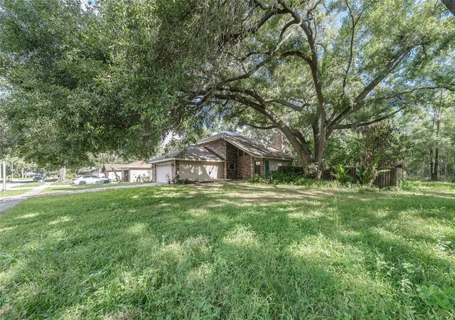 3rd image of 2501 Withy Ct, Tampa, FL 33618 | MLS# TB8523253
