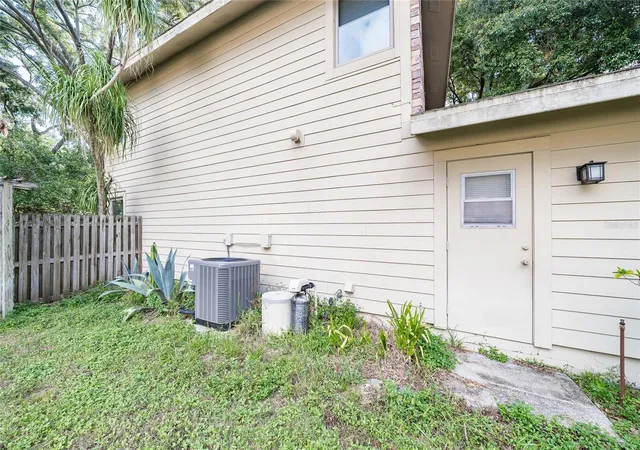 5th image of 2501 Withy Ct, Tampa, FL 33618 | MLS# TB8523253