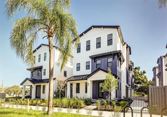 Photo 1 of Townhouse for sale at 3009 1st Avenue N, Saint Petersburg, FL 33713 | MLS# TB8523256 | Listing updated on 2026-08-23