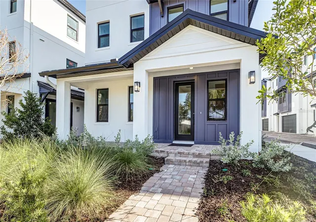 Photo 2 of Townhouse for sale at 3009 1st Avenue N, Saint Petersburg, FL 33713 | MLS# TB8523256 | Listing updated on 2026-08-23