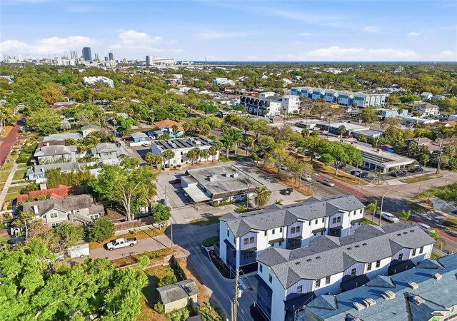 Photo 35 of Townhouse for sale at 3009 1st Avenue N, Saint Petersburg, FL 33713 | MLS# TB8523256 | Listing updated on 2026-08-23
