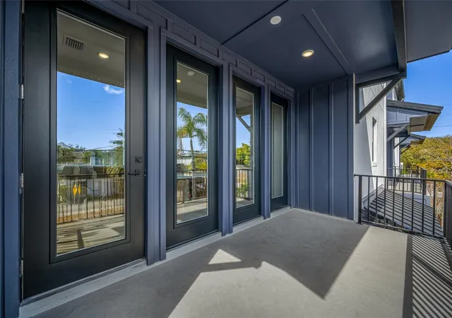 Photo 4 of Townhouse for sale at 3009 1st Avenue N, Saint Petersburg, FL 33713 | MLS# TB8523256 | Listing updated on 2026-10-31