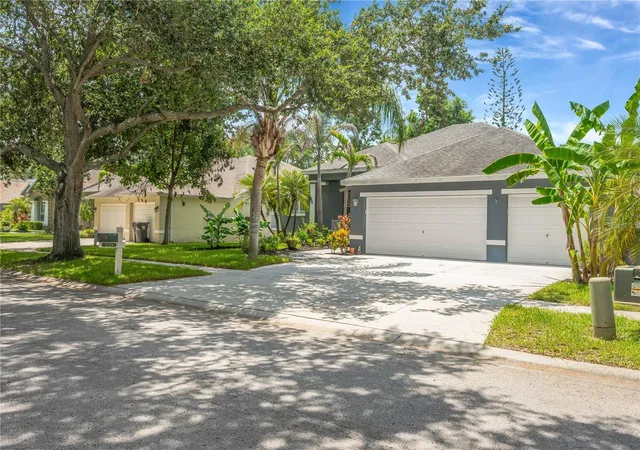 3rd image of 1128 Lumsden Trace Cir, Valrico, FL 33594 | MLS# TB8523263