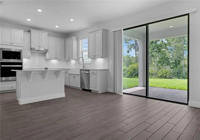 Photo 4 of Sale Pending at 11821 Shine View Ln, Winter Garden, FL 34787 | MLS# O6420002 | Listing updated on 2026-10-13