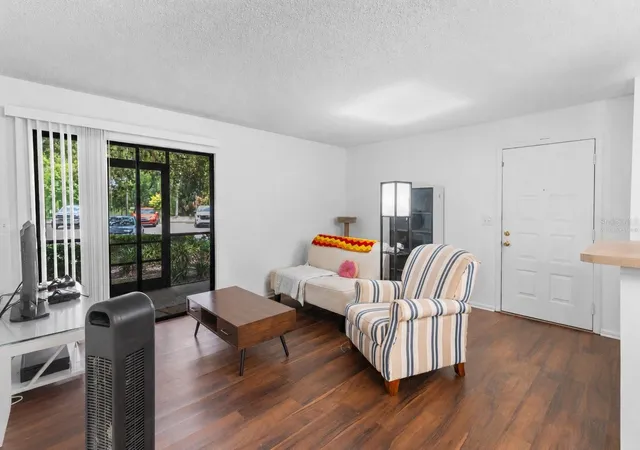 4th image of 6018 Laktree Ln #E, Temple Terrace, FL 33617 | MLS# TB8523274