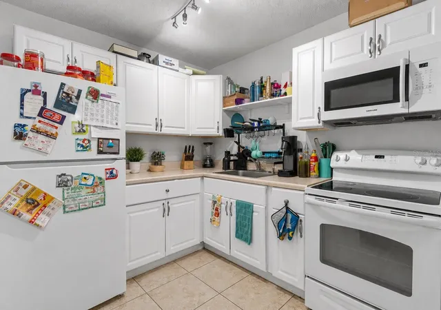 5th image of 6018 Laktree Ln #E, Temple Terrace, FL 33617 | MLS# TB8523274