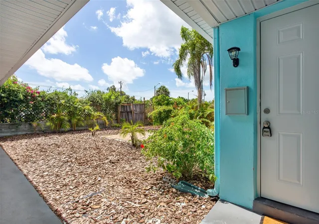 Listing Photo 4 - Condo for sale in building located at 1230 70th St N, Saint Petersburg, FL 33710
