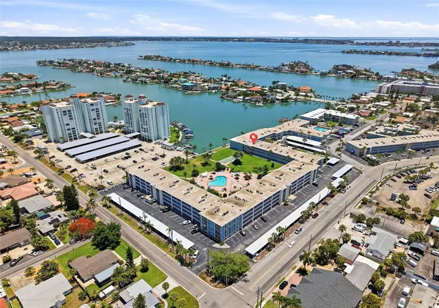 Homes for sale in St Pete Beach, FL | 6201 2nd Street, St Pete Beach, FL 33706 | Houzeo
