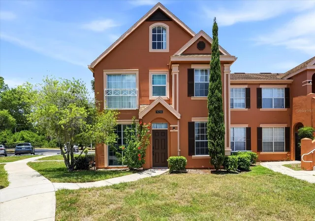 Listing Photo 3 - Condo for sale in building located at 9256 Lake Chase Island Wy, TAMPA, FL 33626