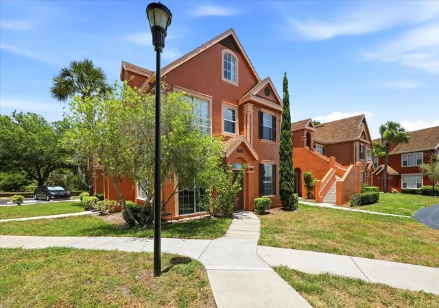 Listing Photo 4 - Condo for sale in building located at 9256 Lake Chase Island Wy, TAMPA, FL 33626