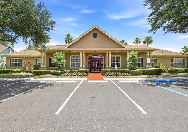 Listing Photo 2 - Condo for sale in building located at 9256 Lake Chase Island Wy, TAMPA, FL 33626 - Unit #