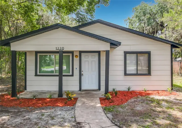 Homes for sale in Sanford, FL | 1220 W 3rd St, Sanford, FL 32771 | MLS# V4949863