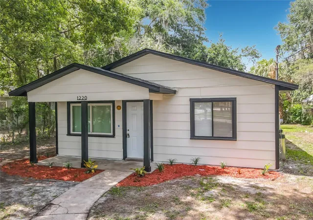 Homes for sale in Sanford, FL | 1220 W 3rd St, Sanford, FL 32771 | MLS# V4949863