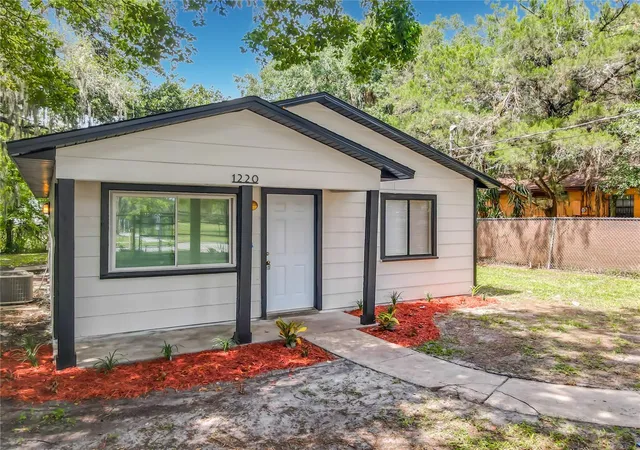 Homes for sale in Sanford, FL | 1220 W 3rd St, Sanford, FL 32771 | MLS# V4949863
