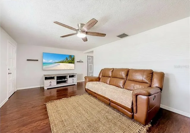 5th image of 2019 Hess Dr, Holiday, FL 34691 | MLS# TB8523301
