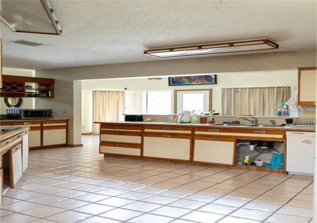 Photo 4 of Sale Pending at 4365 Real Ct, Orlando, FL 32808 | MLS# V4949865 | Listing updated on 2026-08-12